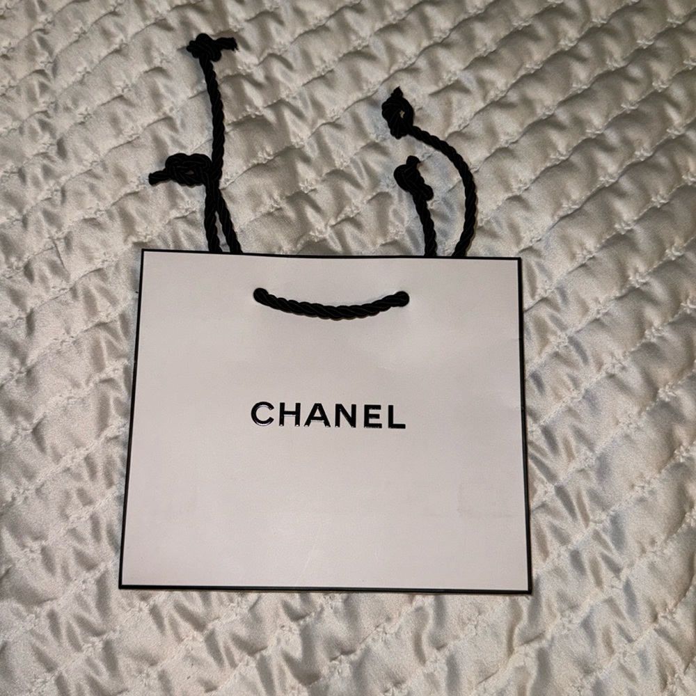 NEW Chanel Gift Bag Small